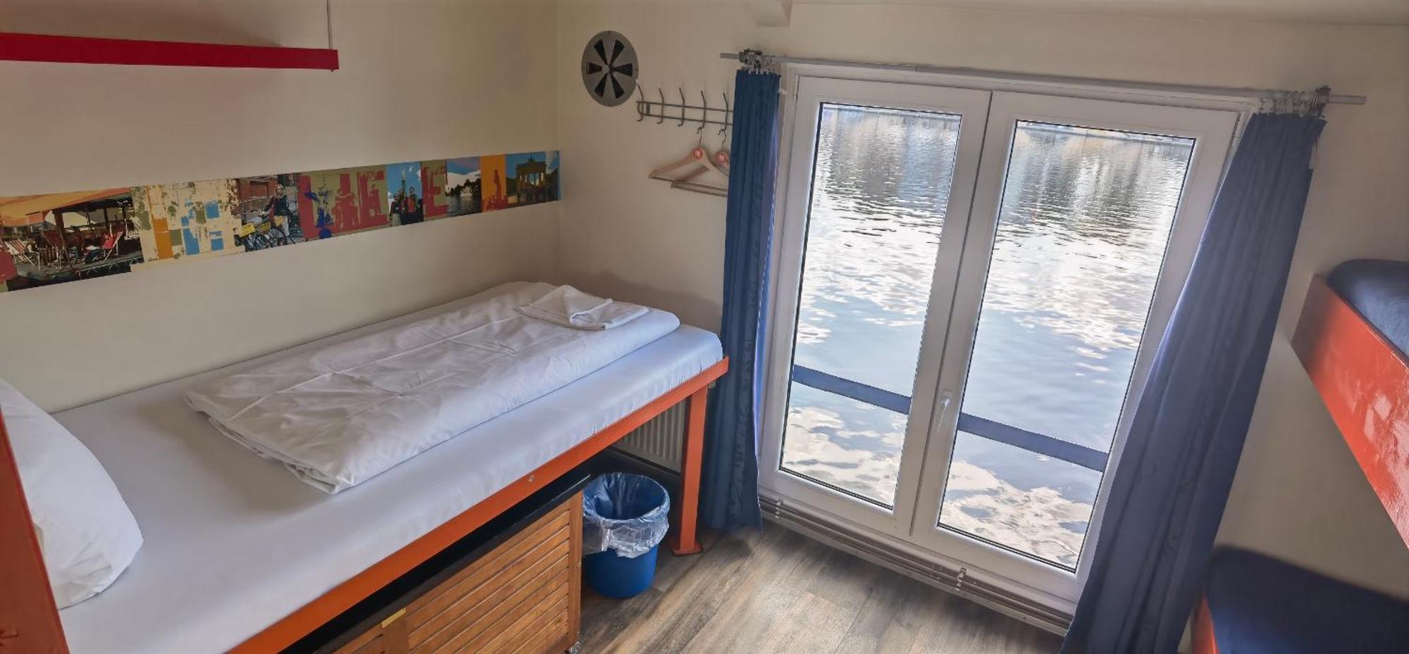 Shipotel Western Triple Cabin